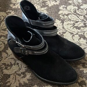 Steve Madden Black and Gray Raskal suede boots size 9
